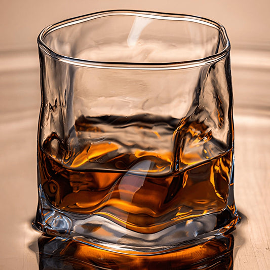 Japonya'dan Gelen Bir Bardak Elde Neden Farklı Hissedilir?