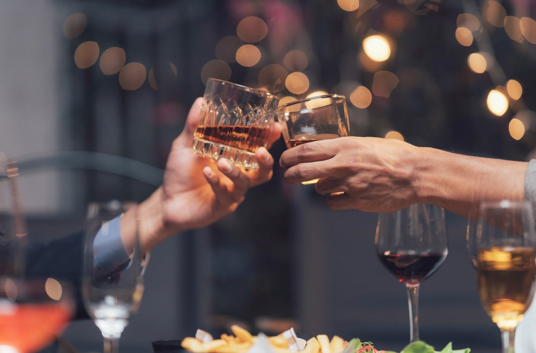 Lüks Viski Bardakları İçki Deneyiminizi Nasıl Değiştirebilir?