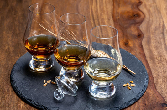 Şık Viski Bardaklarıyla Viski Tadımınızı Geliştirin